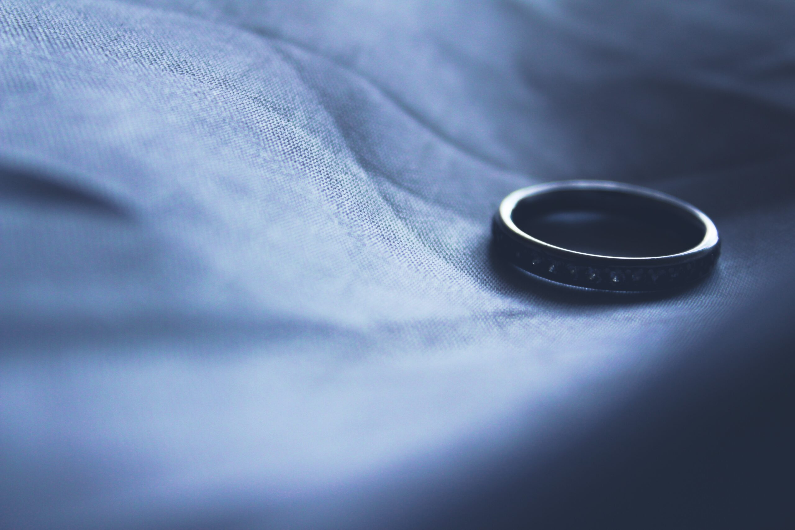 Single wedding ring